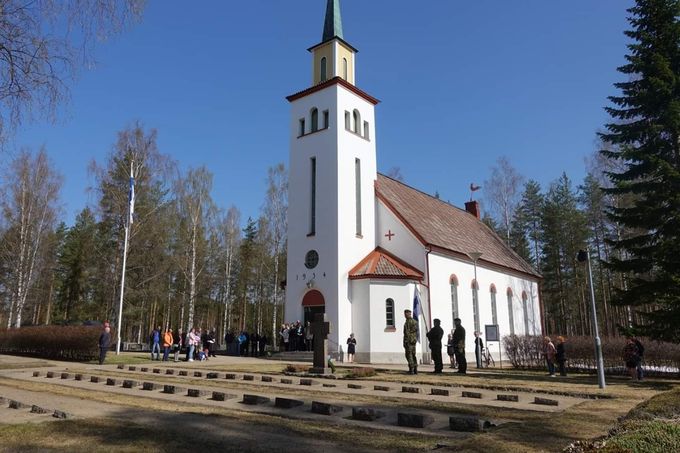 Veteraanipäivän kunniakäynti Lohilahden sankarivainajien hautausmaalla 27.4.2019. Kuva Eija Mörsky.